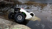 Incredibly Cool Toyota Hilux Axial SCX10 R/C Truck Goes Even Under the Ice!!!