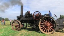 Old Technology Was Gold Technology: Steam Tractor Runs Perfectly on the Field!